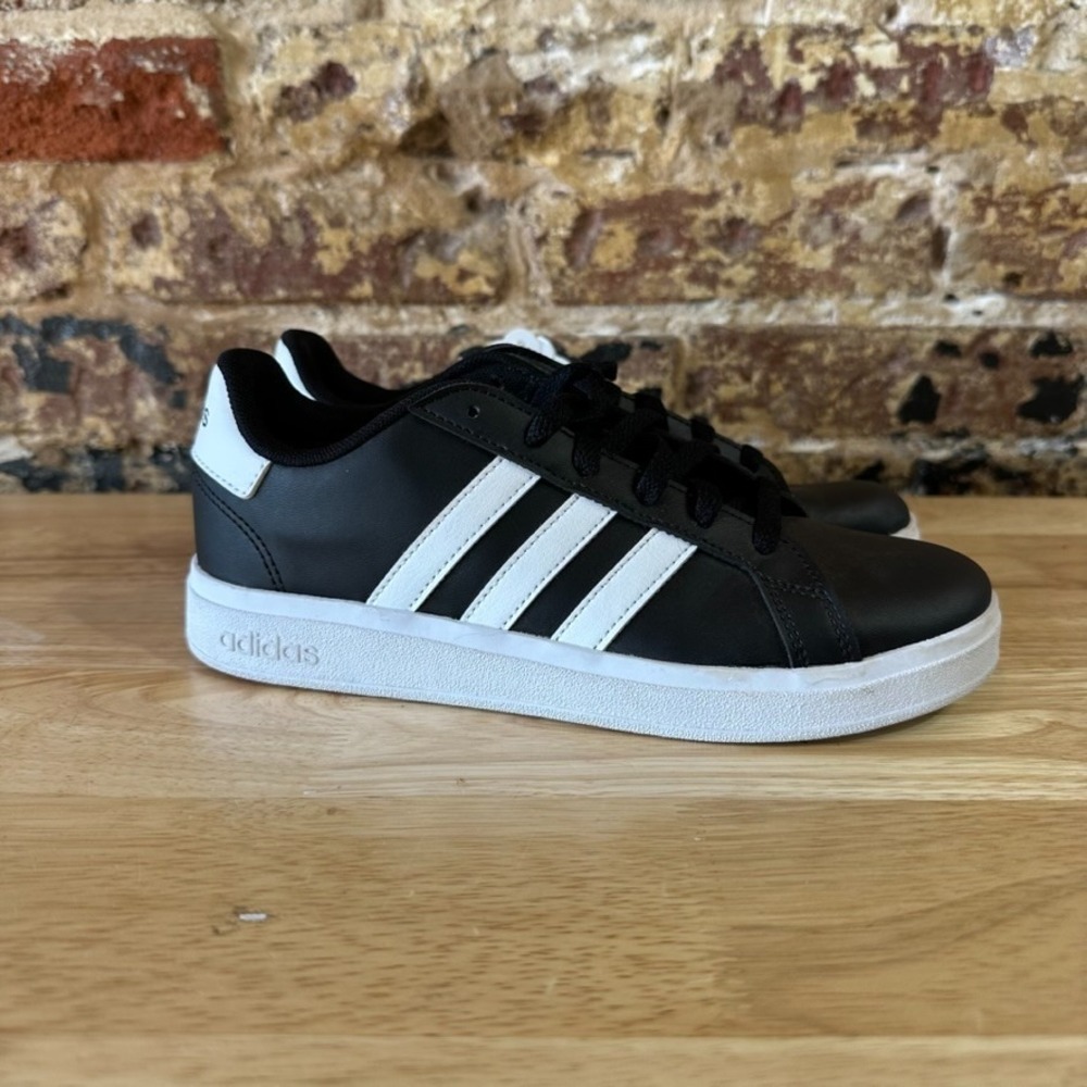 Adidas Big Kids Grand Court 2.0 Shoes Black, Size 4